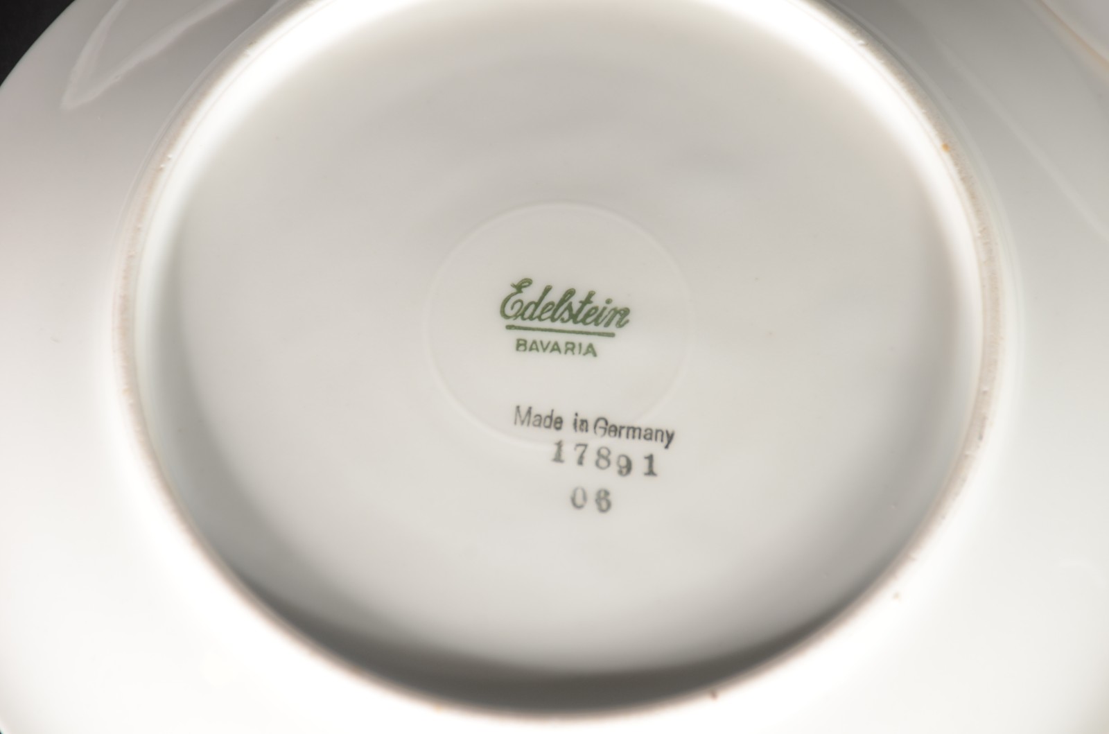 Aparelho de jantar de porcelana Bavaria, composto de: 18 pratos... - foto 11 de 11