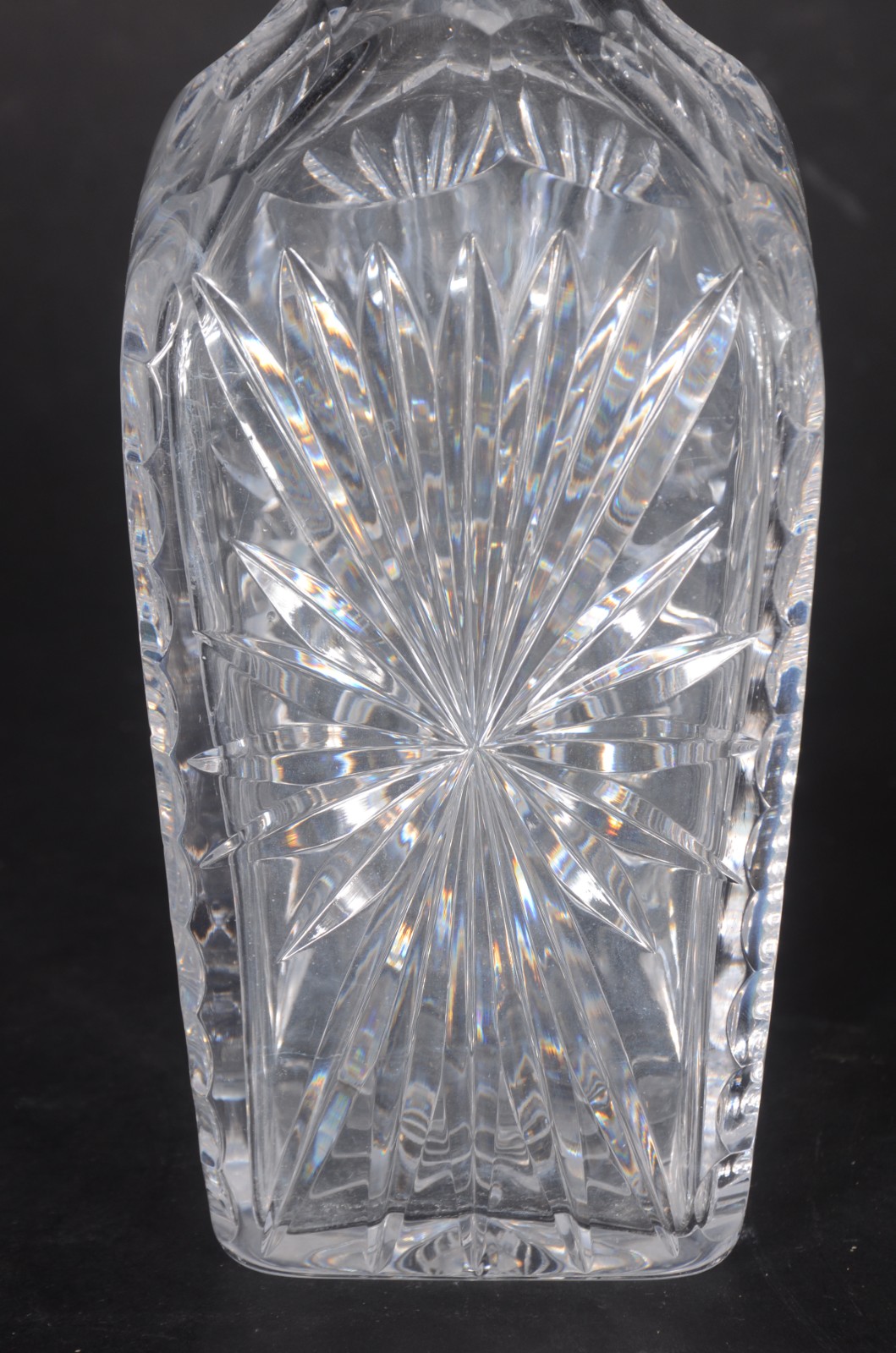 Duas garrafas de cristal tcheco lapidado. - foto 6 de 11