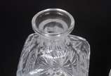 Duas garrafas de cristal tcheco lapidado. - Duas garrafas de cristal tcheco lapidado.