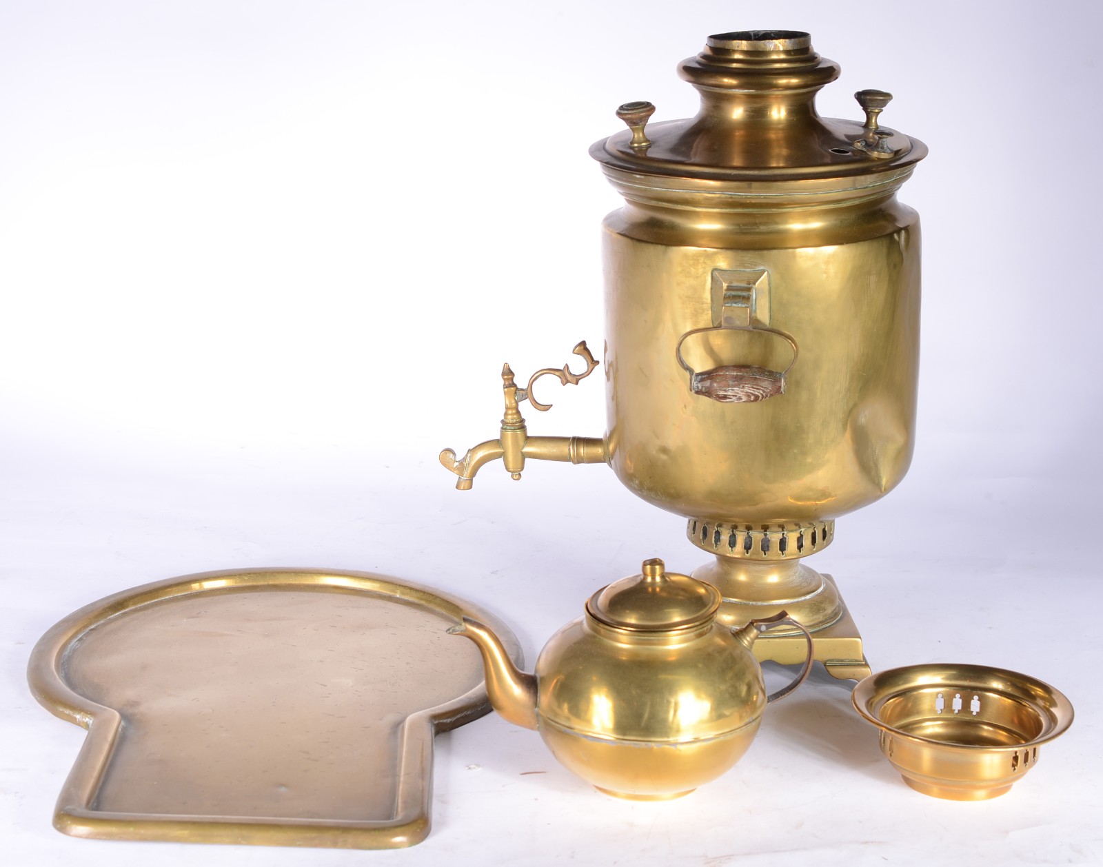 Samovar de metal dourado. Pequenos amassados e desgastes. - foto 4 de 5