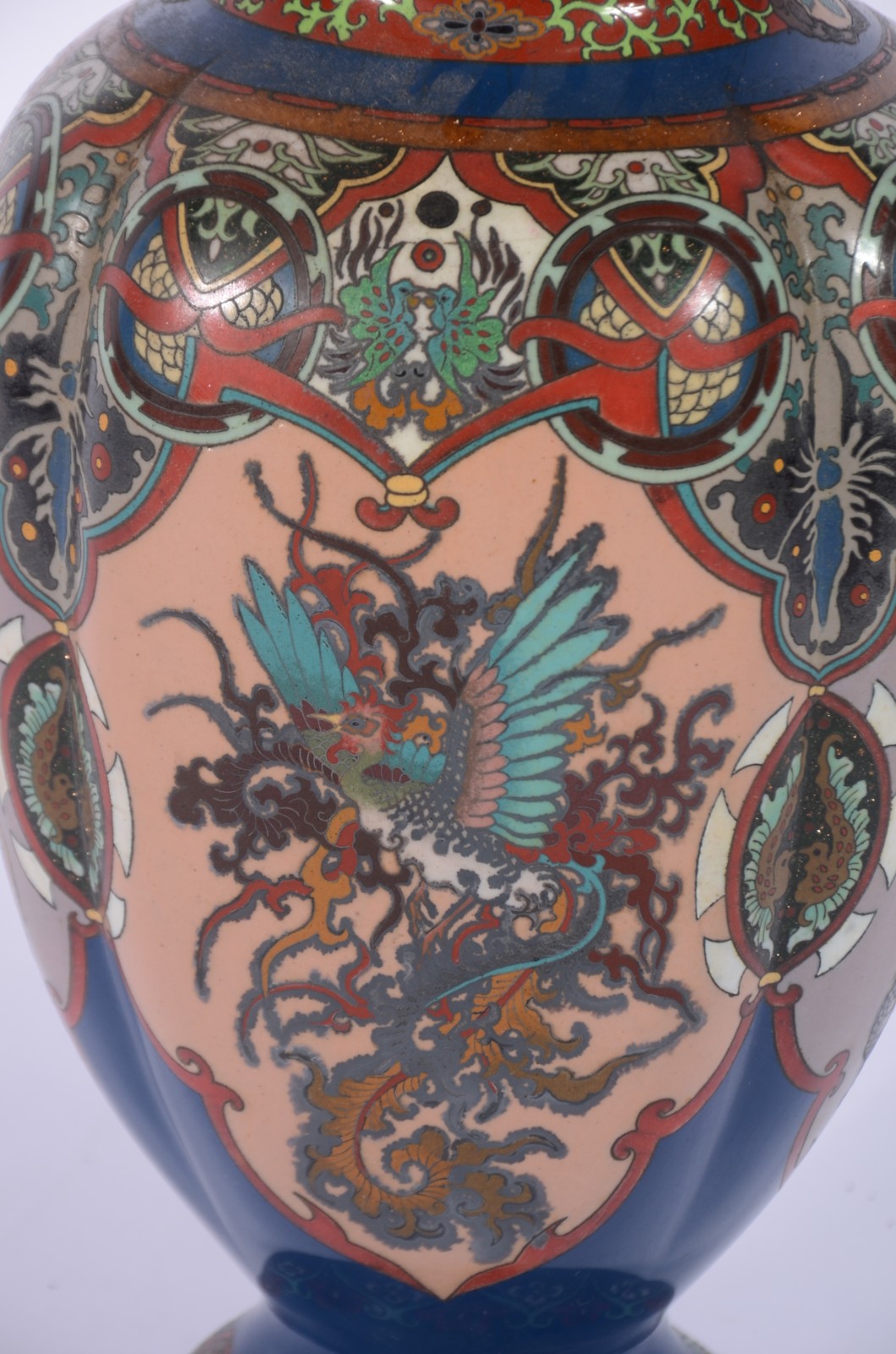 Antigo potiche oriental de cloisonné ricamente decorado com figura de... - foto 2 de 8