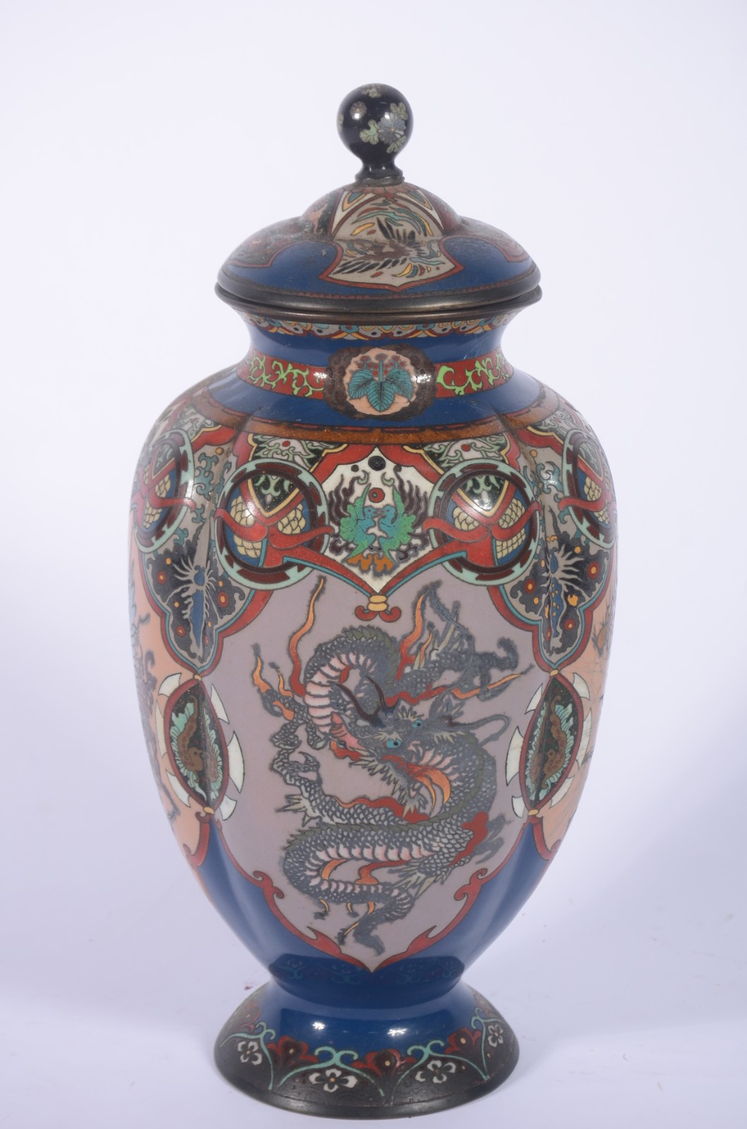 Antigo potiche oriental de cloisonné ricamente decorado com figura de... - foto 4 de 8
