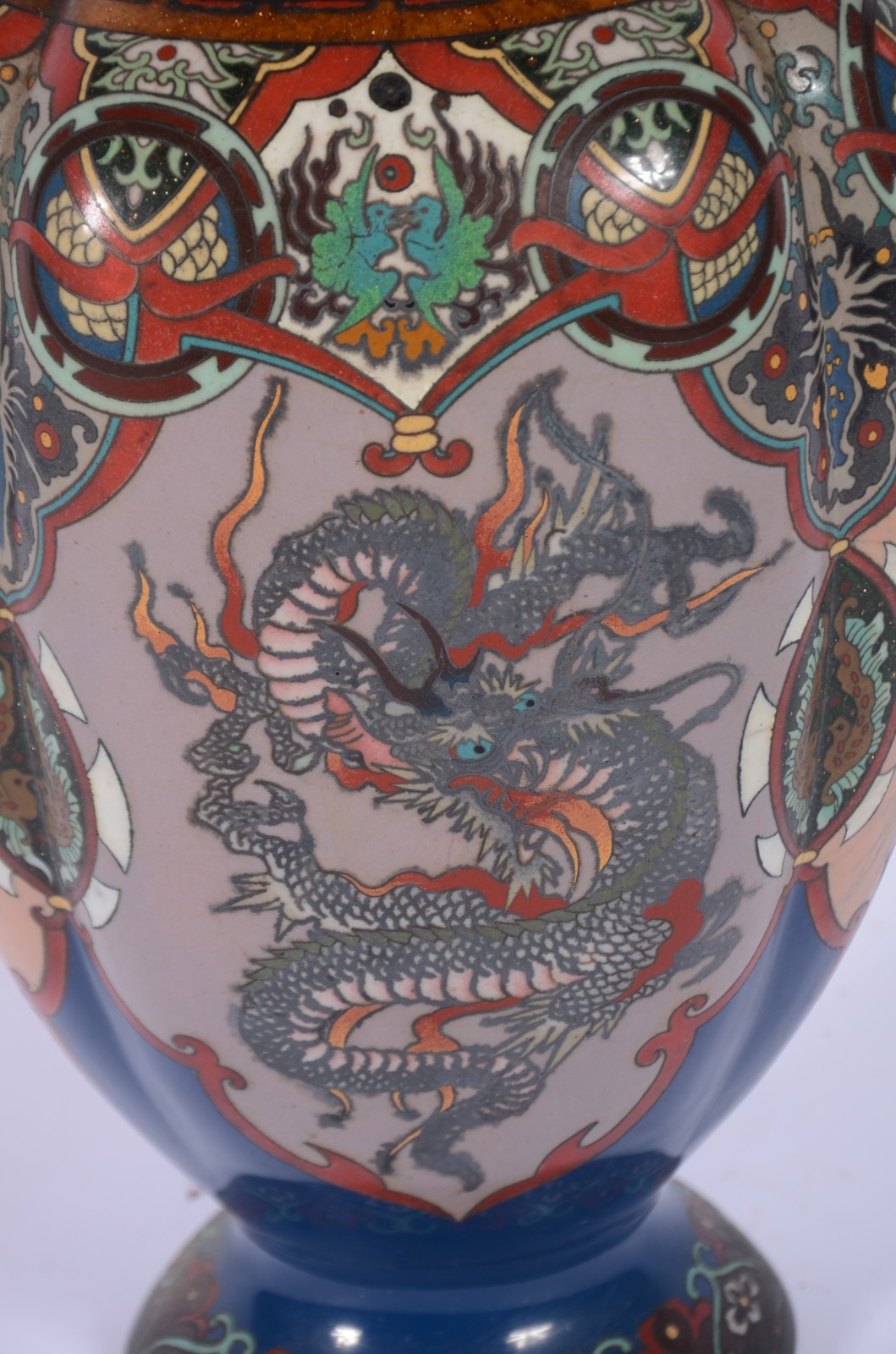 Antigo potiche oriental de cloisonné ricamente decorado com figura de... - foto 5 de 8