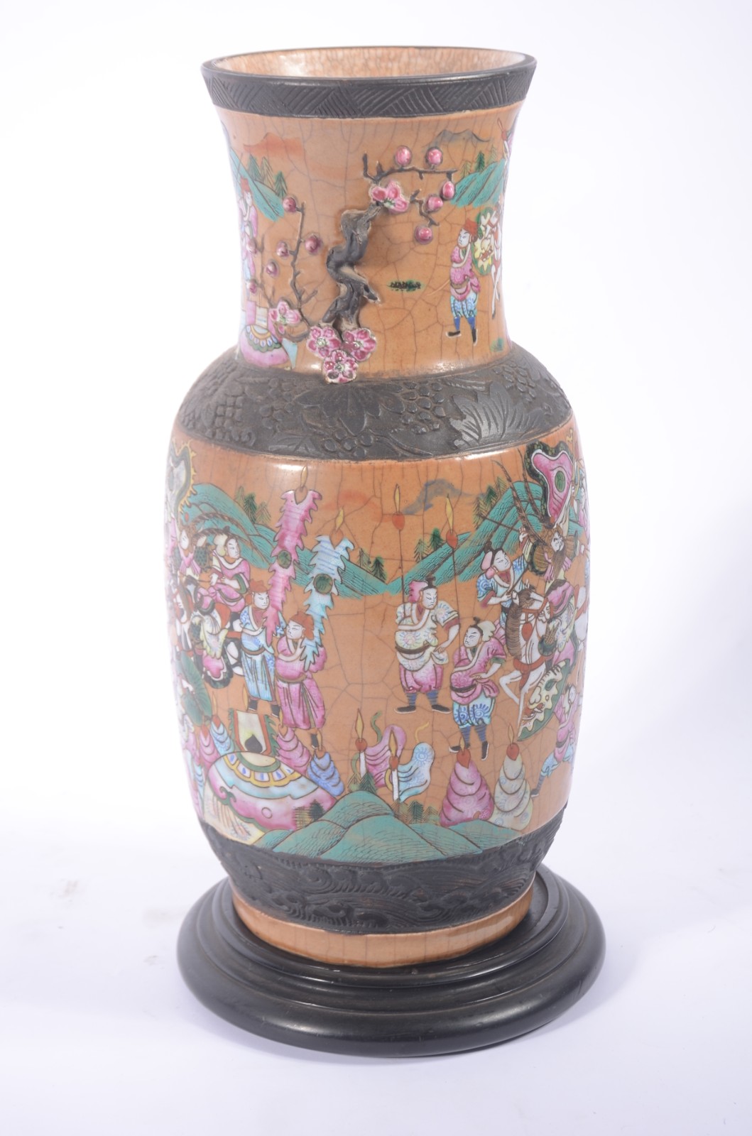 Vaso de faiança oriental decorado com guerreiros em policromia, base... - foto 4 de 11