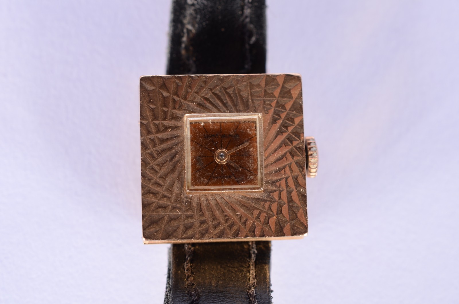 Relógio feminino com caixa de ouro 18 k. Pulseira com desgastes. (Por... - foto 1 de 7