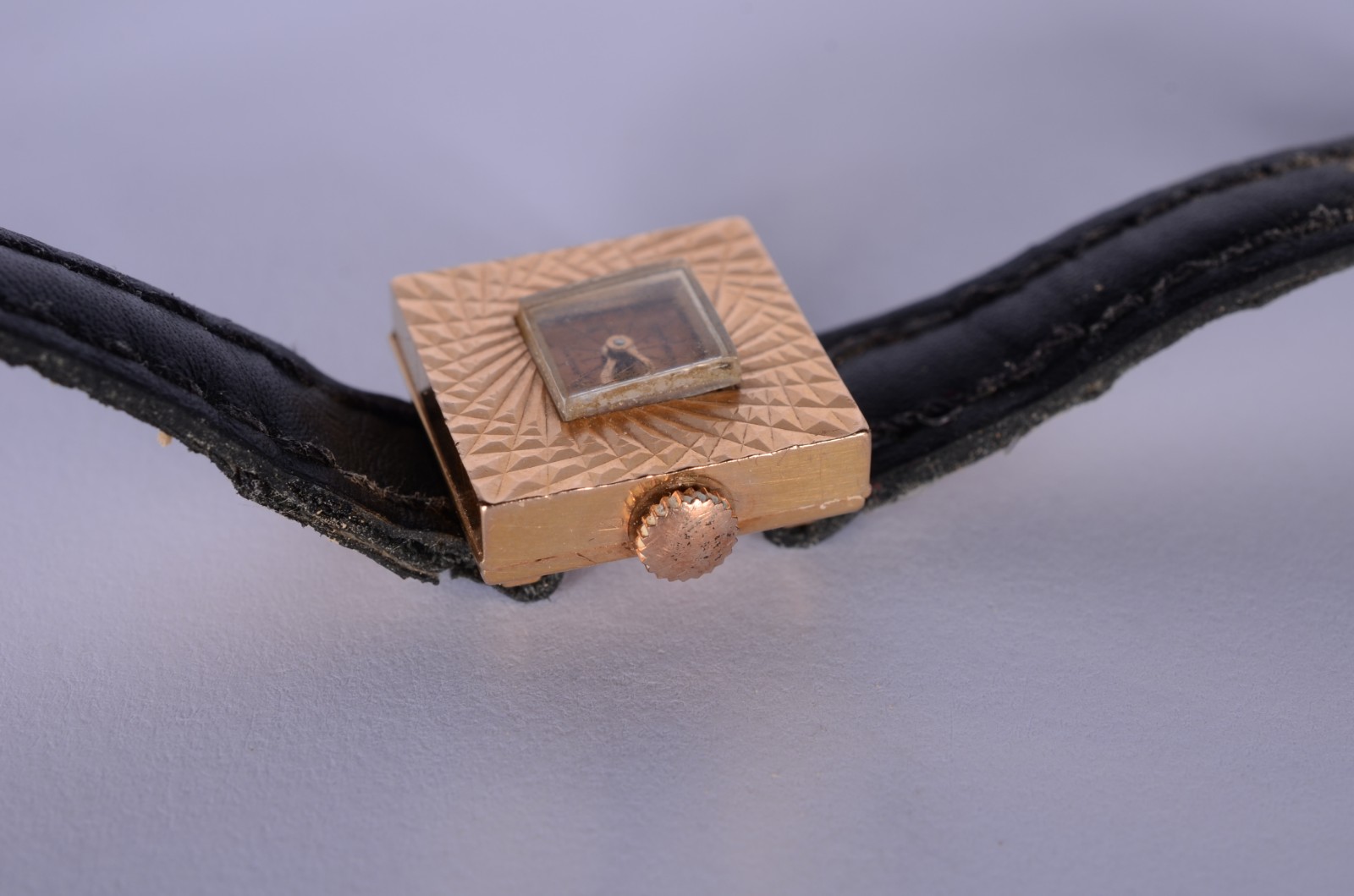Relógio feminino com caixa de ouro 18 k. Pulseira com desgastes. (Por... - foto 3 de 7
