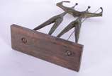 Bruno Giorgi (1905-1993), Candangos - Escultura de bronze, base de madeira. Altura da escultura: 25 cm/ Altura total: 26 cm.