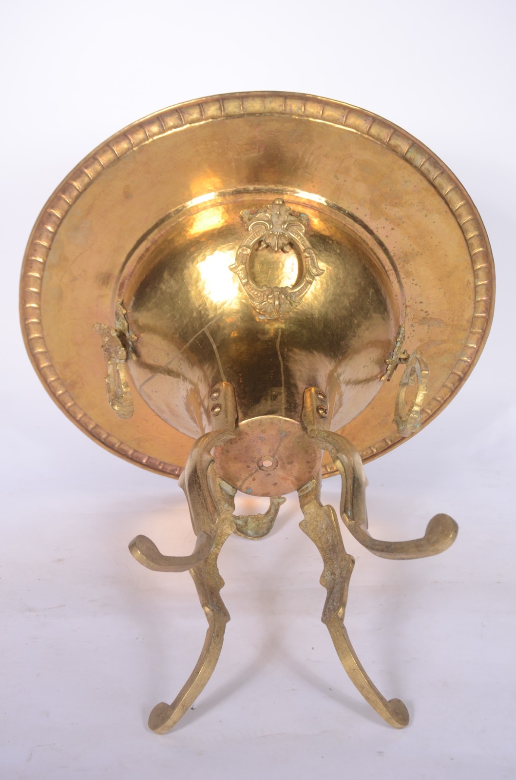 Grande incensário oriental de metal dourado. - foto 9 de 10