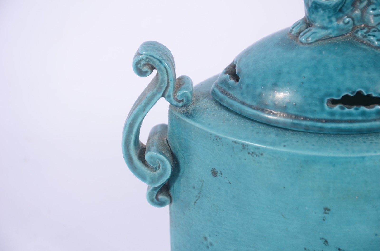 Porta incenso de porcelana chinesa azul turquesa com cão de fó na... - foto 3 de 5