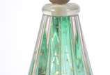 Abatjour de murano verde com pó de ouro, trabal... - Abatjour de murano verde com pó de ouro, trabalhado em gomos. Acompanha cúpula na cor bege (com desgastes).