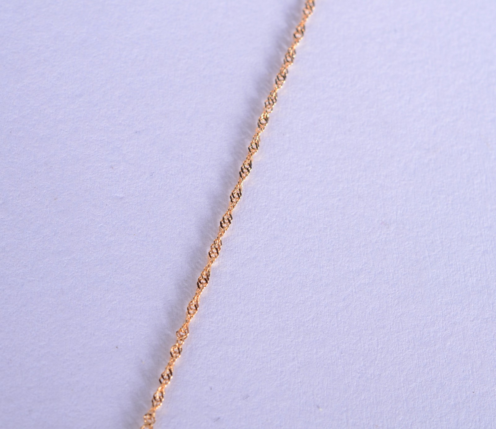 Colar com pendente na forma de Pomba da Paz de ouro 18 k., contraste... - foto 3 de 7