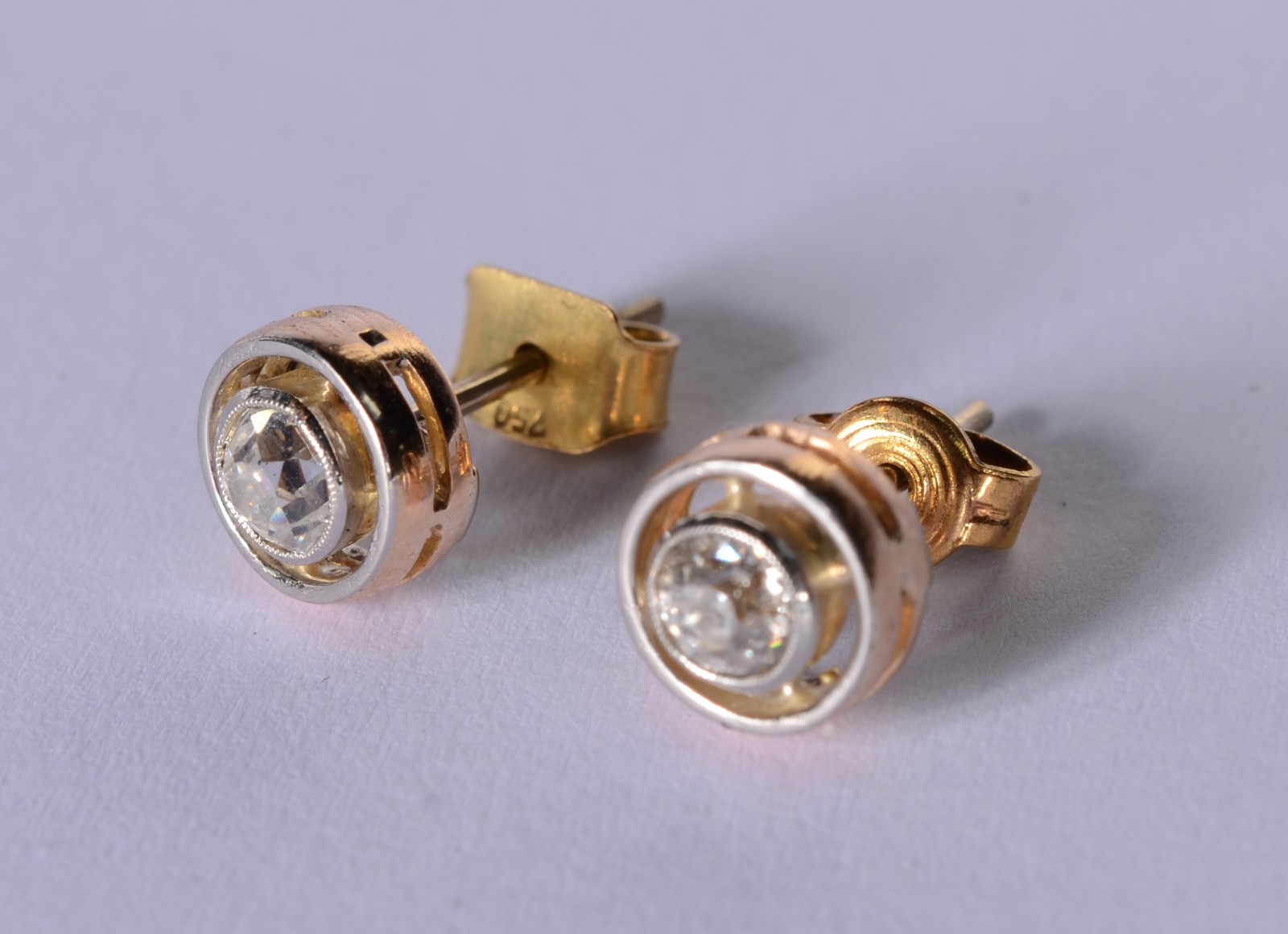 Conjunto de "ponto de luz" de ouro 18 k e diamantes, sendo par de... - foto 2 de 7