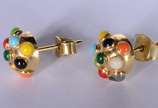 Par de brincos de ouro 18 k. com pedras colorid... - Par de brincos de ouro 18 k. com pedras coloridas.(Por motivos de segurança a peça não se encontra na loja).