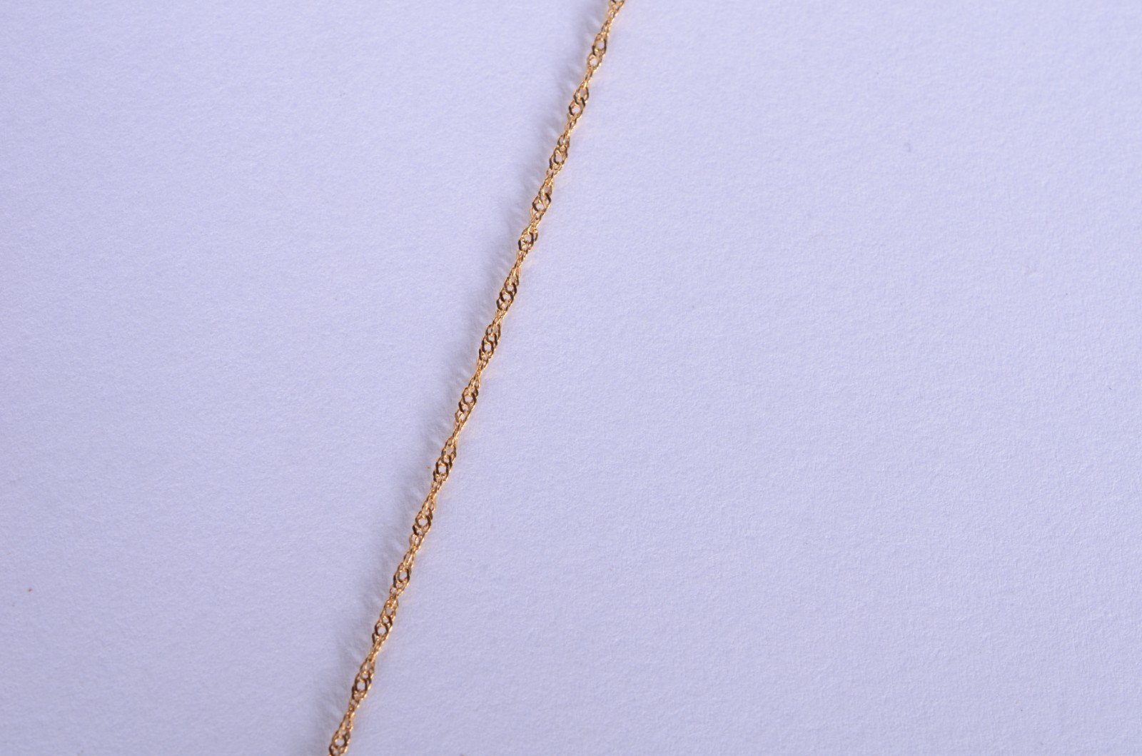 Colar de ouro 18k., pendente feitio mão de Hamsa. (Por motivos de... - foto 3 de 5