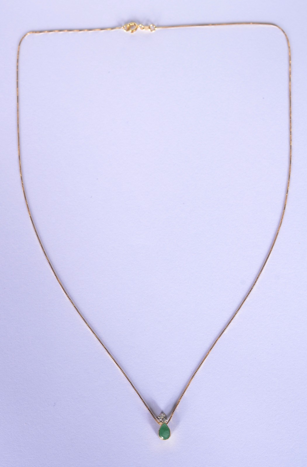 Colar de ouro 18 k, contraste 750 mls, pendente com esmeralda feitio... - foto 2 de 6