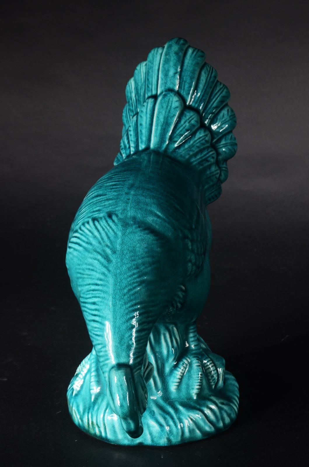 Escultura de cerâmica vitrificada azul representando galinha. - foto 3 de 6