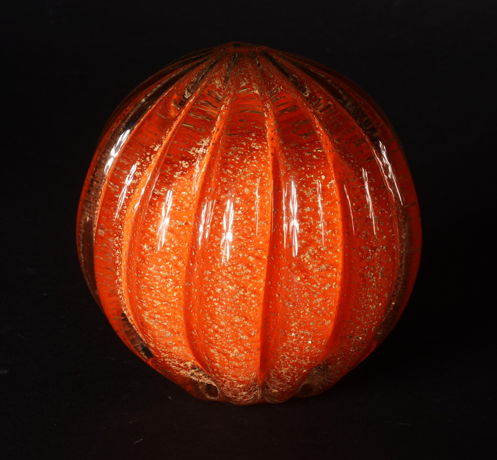 Peso de papel de vidro decorativo na cor laranja, trabalho em gomos... - foto 1 de 4