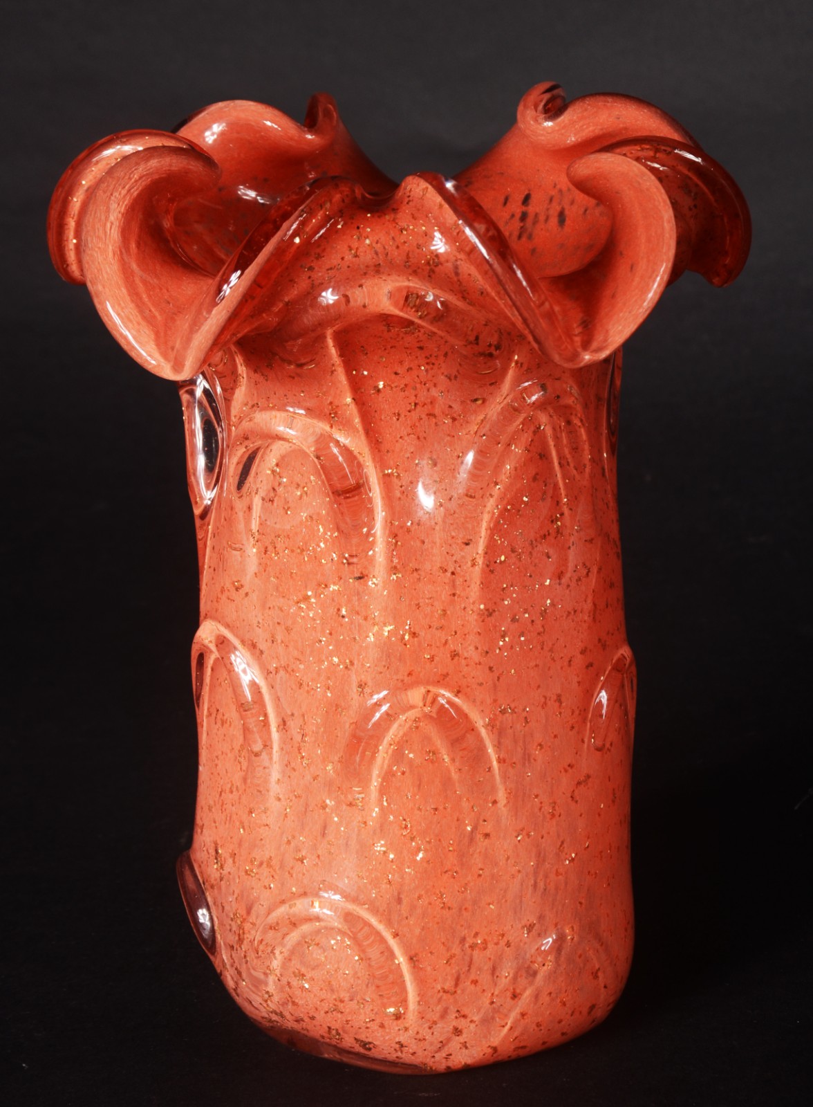 Vaso de vidro decorativo na cor laranja, borda feitio babado com... - foto 1 de 5