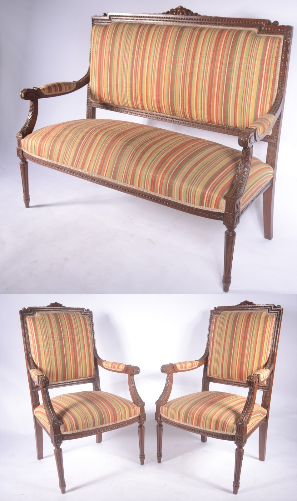 Conjunto de sofá e par de poltronas de madeira nobre, assentos e... - foto 1 de 8