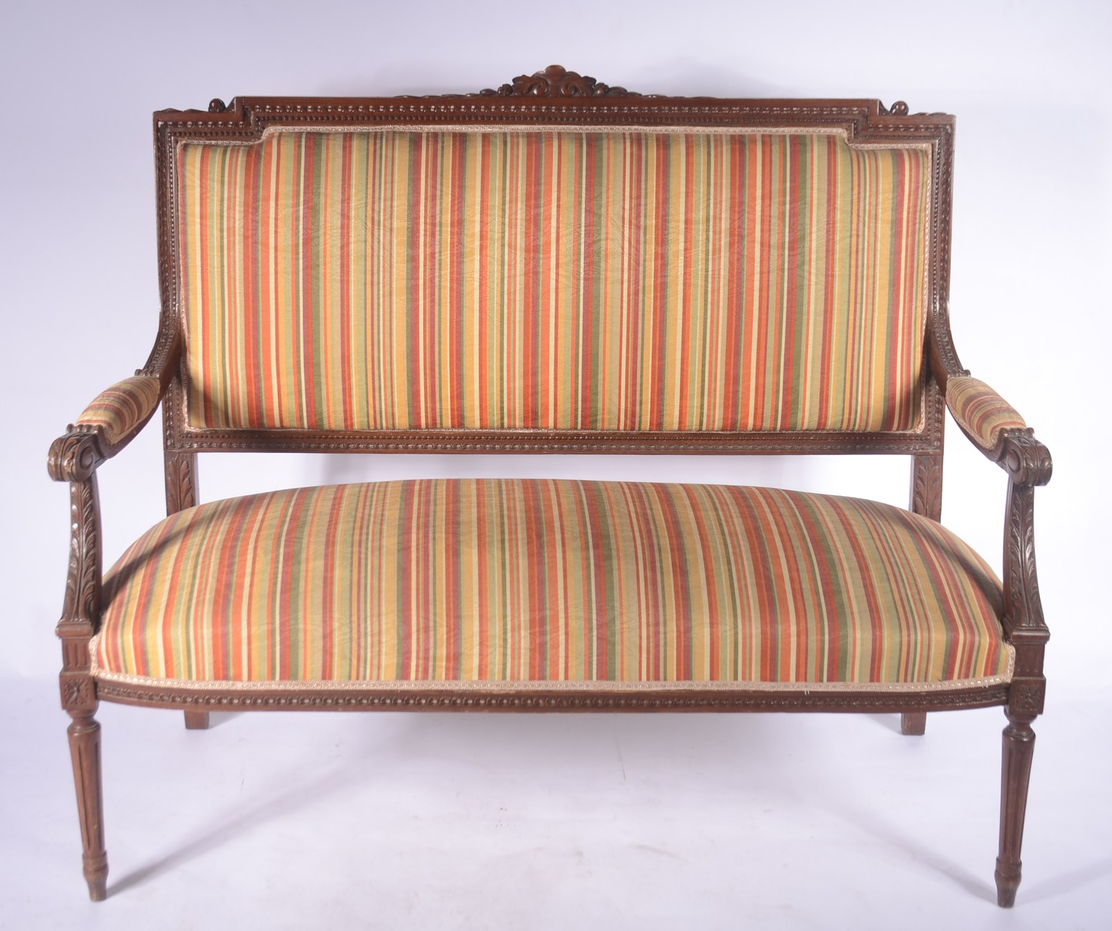 Conjunto de sofá e par de poltronas de madeira nobre, assentos e... - foto 2 de 8