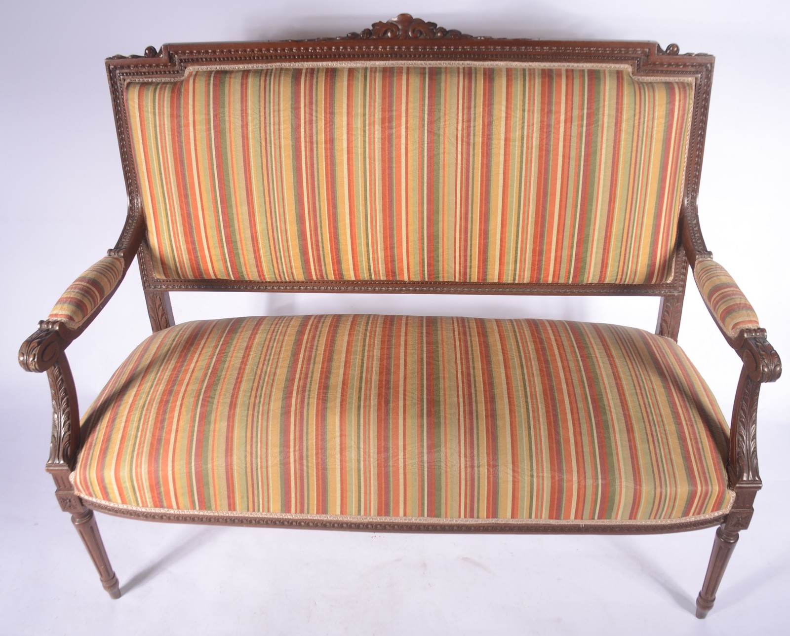 Conjunto de sofá e par de poltronas de madeira nobre, assentos e... - foto 3 de 8