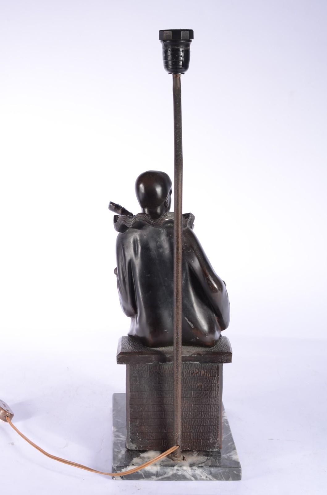Abatjour de metal com figura de Pierrot na base. - foto 6 de 7