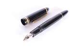 Montblanc (1906),  - Caneta Meisterstuck tinteiro na cor preta com dourado, pena 14 k., modelo 146.