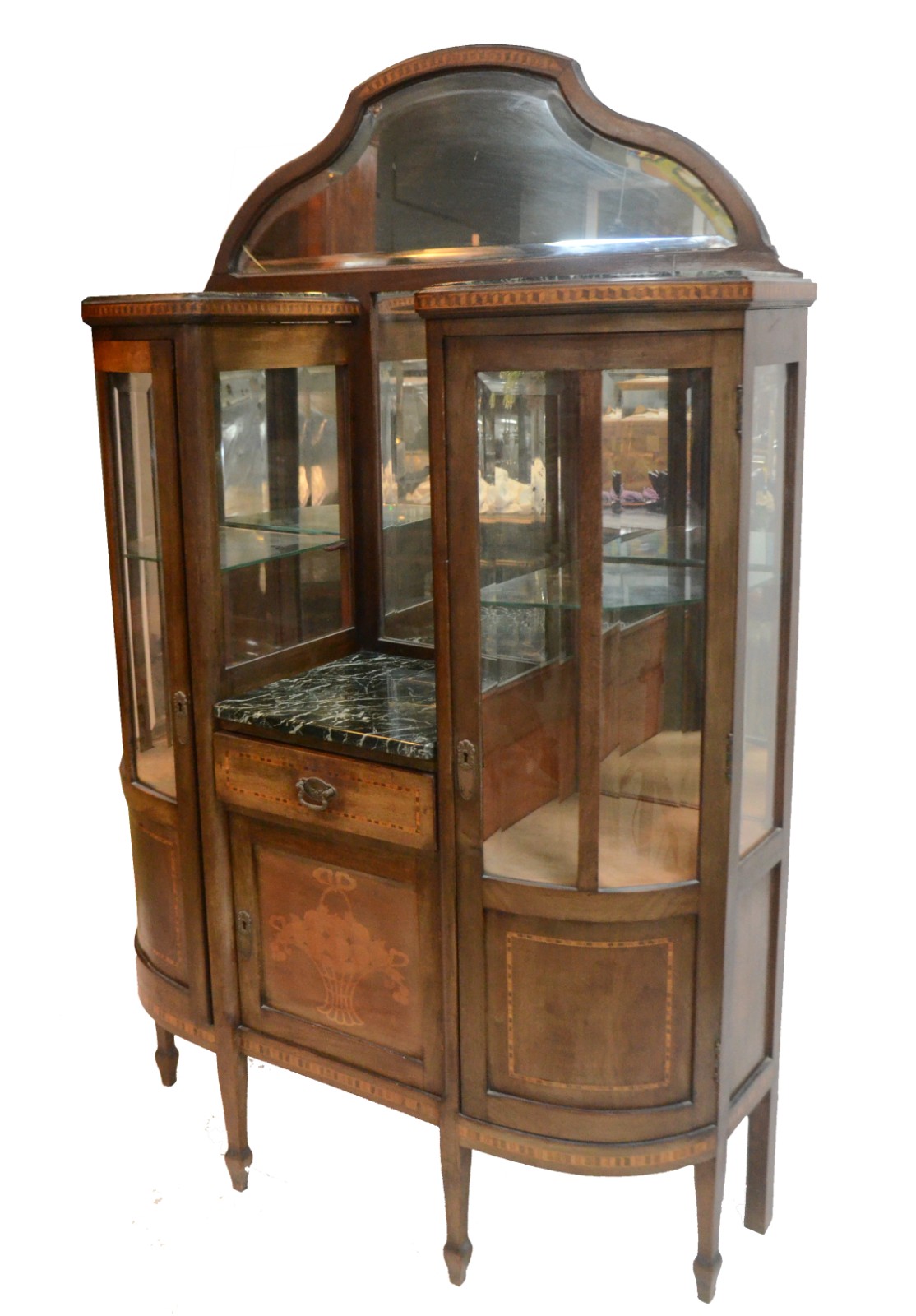 Etager/vitrine de madeira nobre, laterais com 2 portas feitio bombé... - foto 1 de 11