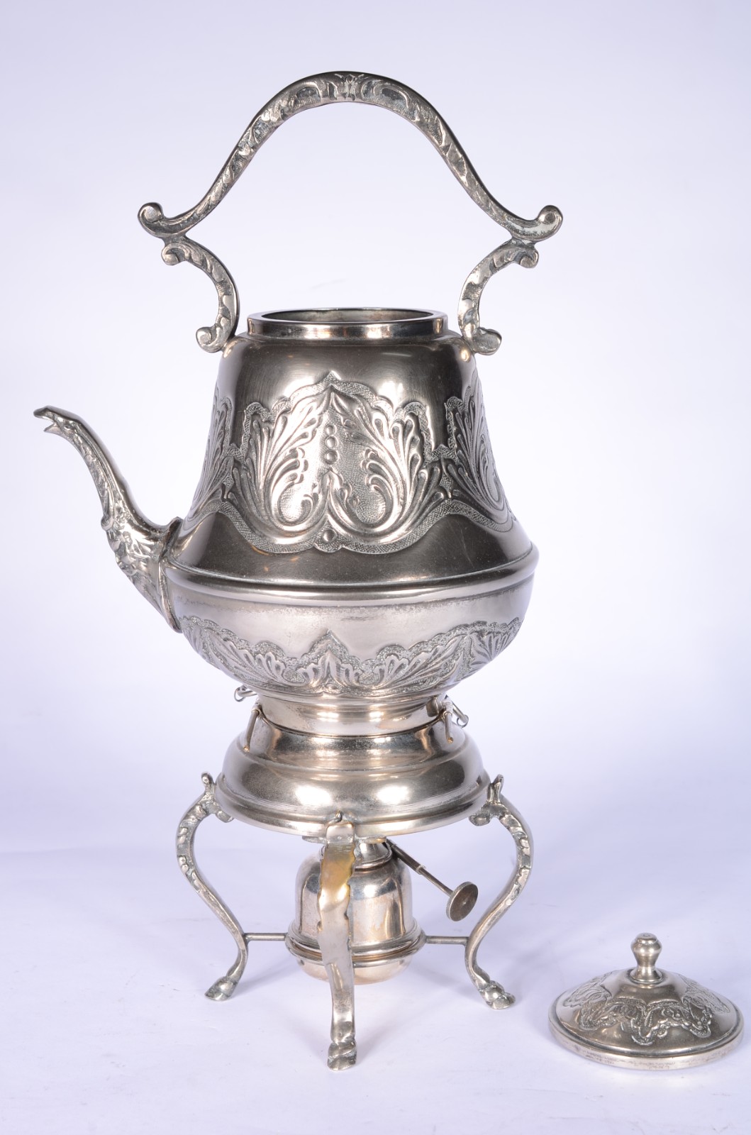 Samovar de metal prateado decorado com folhagens em relevo. Defeitos... - foto 4 de 4