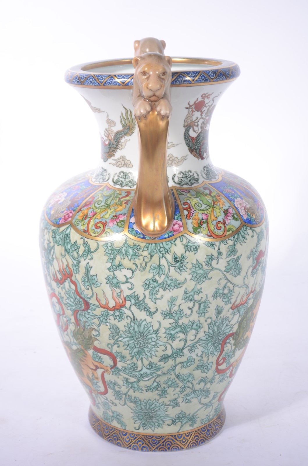 Vaso de porcelana oriental decorado com dragões, cães de Fó, pássaros... - foto 3 de 6