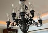 Lustre de metal com 8 mangas de cristal. - Lustre de metal com 8 mangas de cristal.