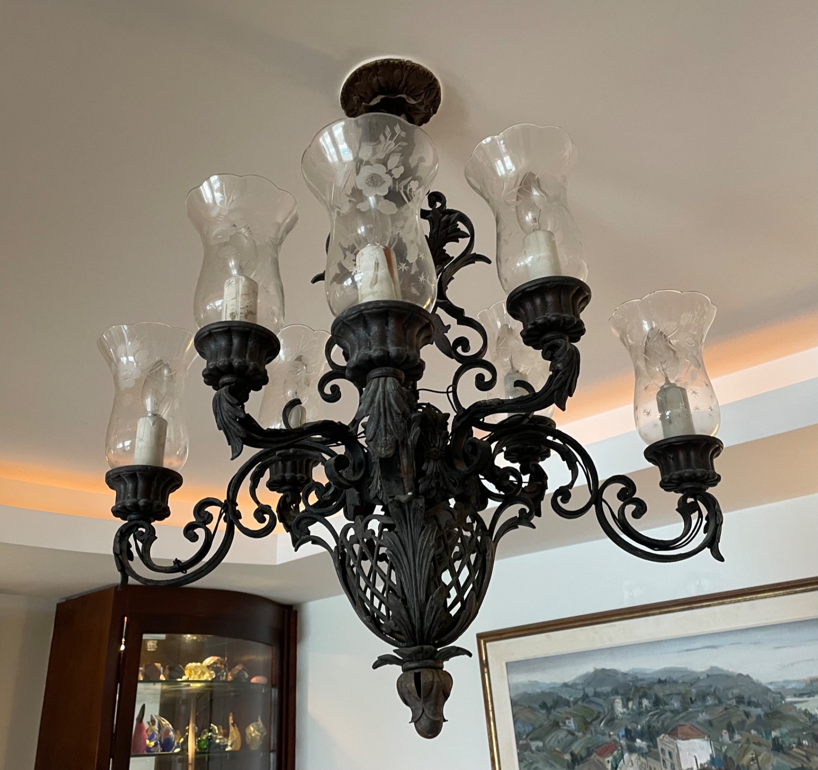 Lustre de metal com 8 mangas de cristal. - foto 1 de 2