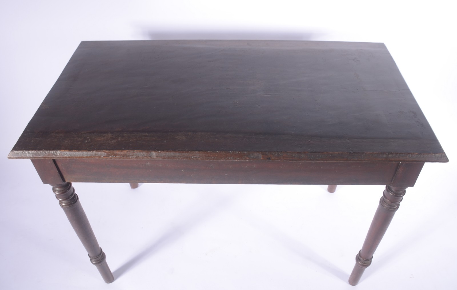 Mesa de madeira nobre, tampo retangular apoiado em quatro pernas... - foto 3 de 4