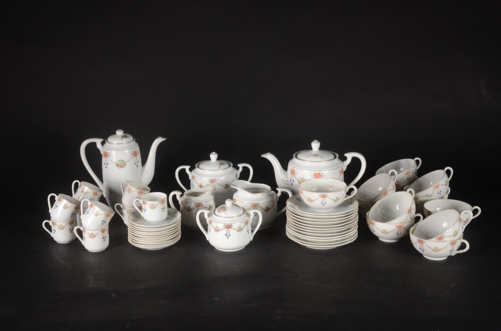 Serviço de chá e café de porcelana japonesa, composto de: 10 xícaras... - foto 1 de 6