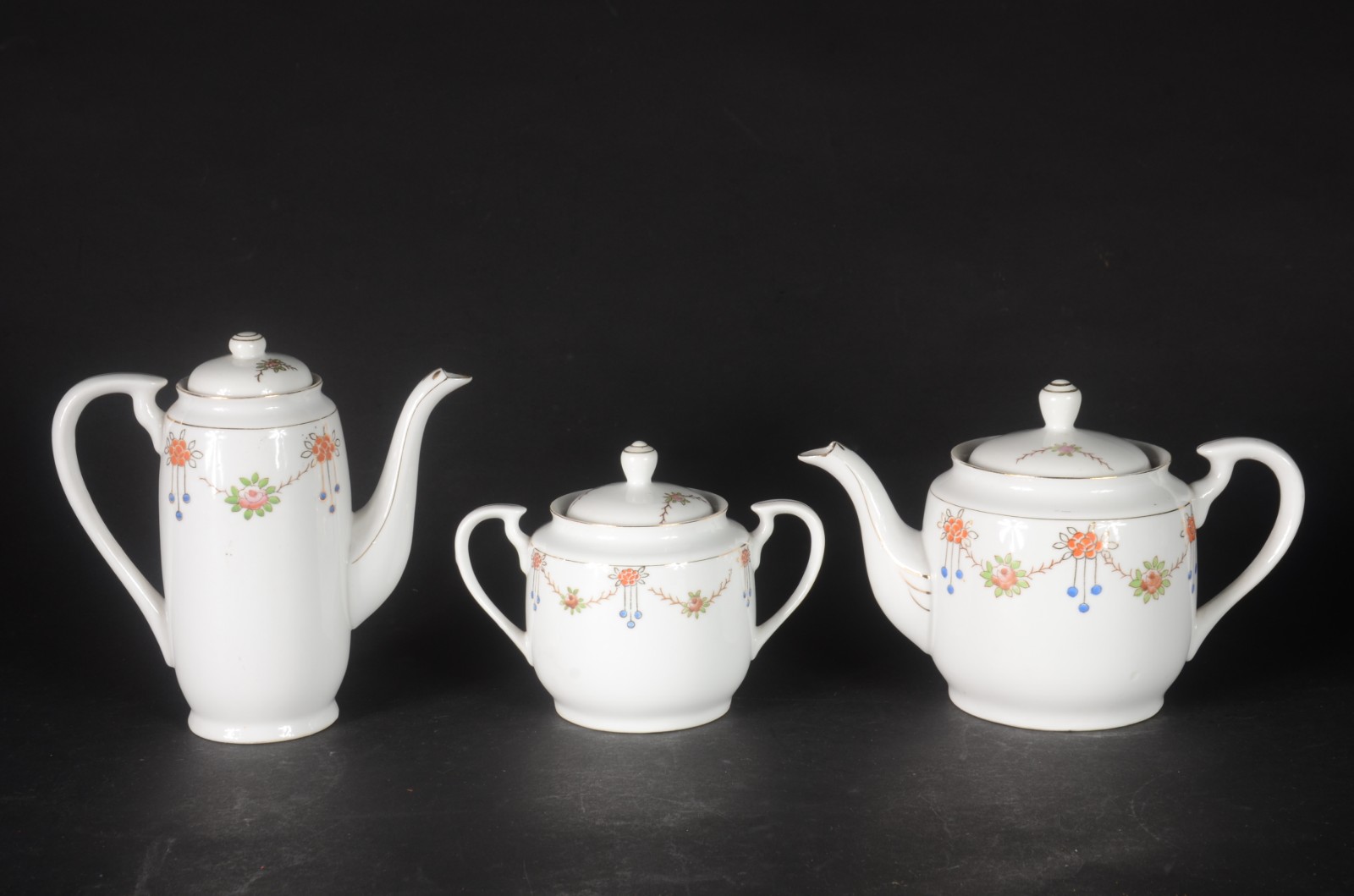 Serviço de chá e café de porcelana japonesa, composto de: 10 xícaras... - foto 2 de 6