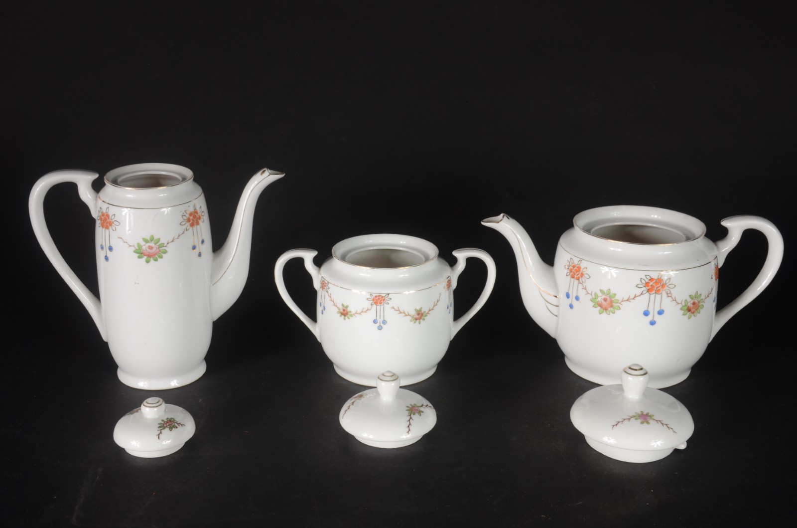 Serviço de chá e café de porcelana japonesa, composto de: 10 xícaras... - foto 3 de 6
