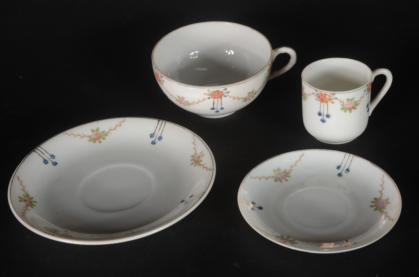 Serviço de chá e café de porcelana japonesa, composto de: 10 xícaras... - foto 4 de 6