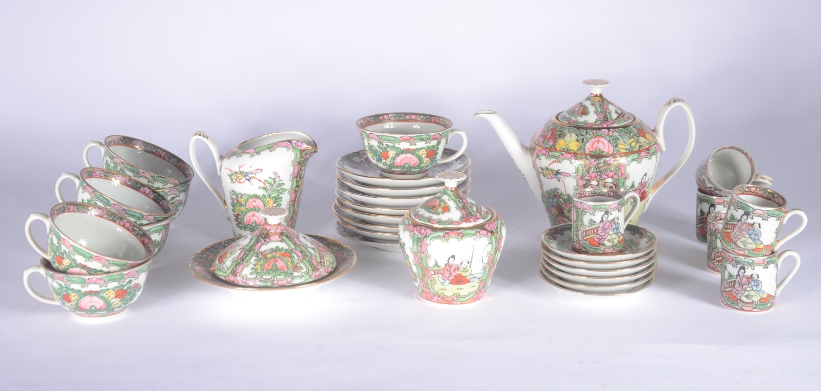 Serviço de chá e café de porcelana nacional ao gosto oriental... - foto 1 de 5