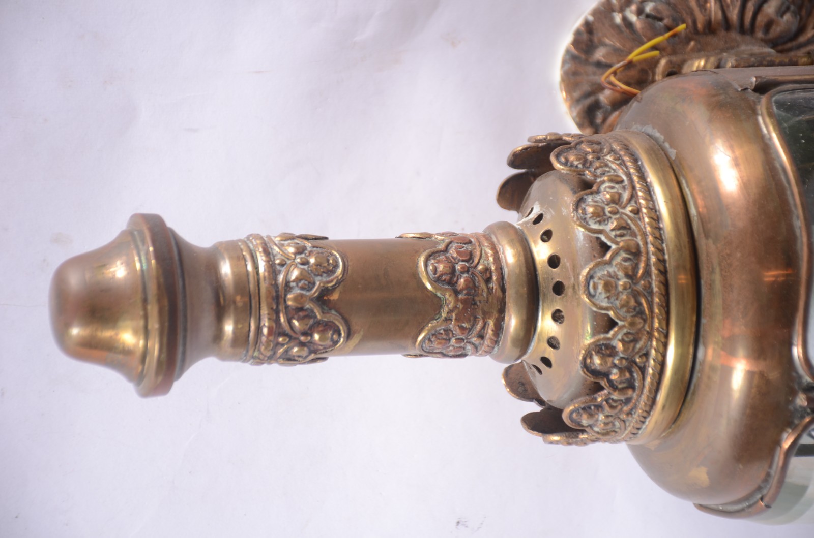 Par de antigas lanternas de carruagem de metal dourado e vidros... - foto 5 de 5