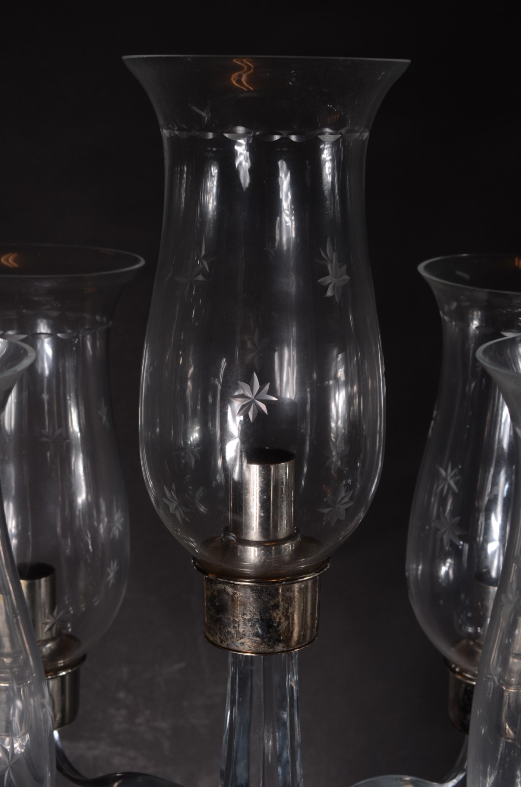 Par de candelabros em demi cristal para 5 velas, detalhes de metal... - foto 2 de 6