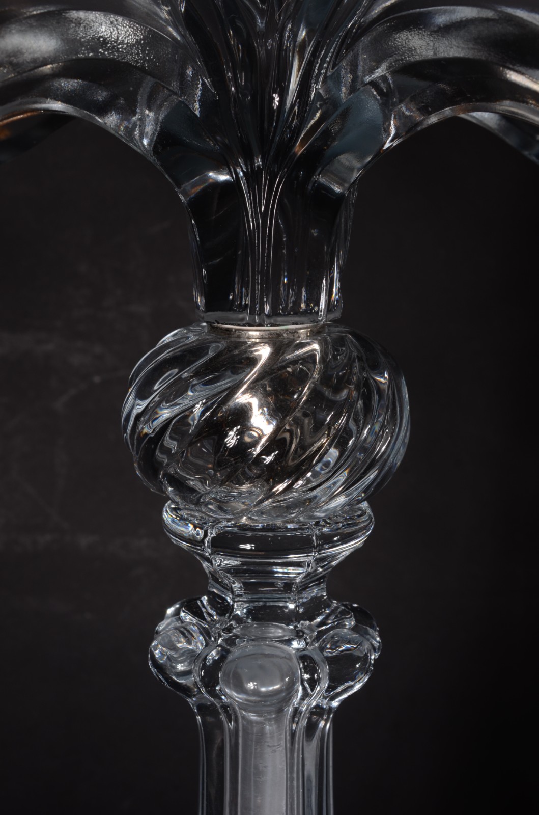 Par de candelabros em demi cristal para 5 velas, detalhes de metal... - foto 3 de 6
