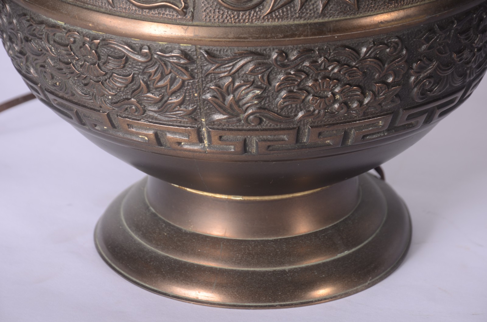 Par de abatjoures de metal oriental, cúpulas de tecido. Desgastes. - foto 4 de 5