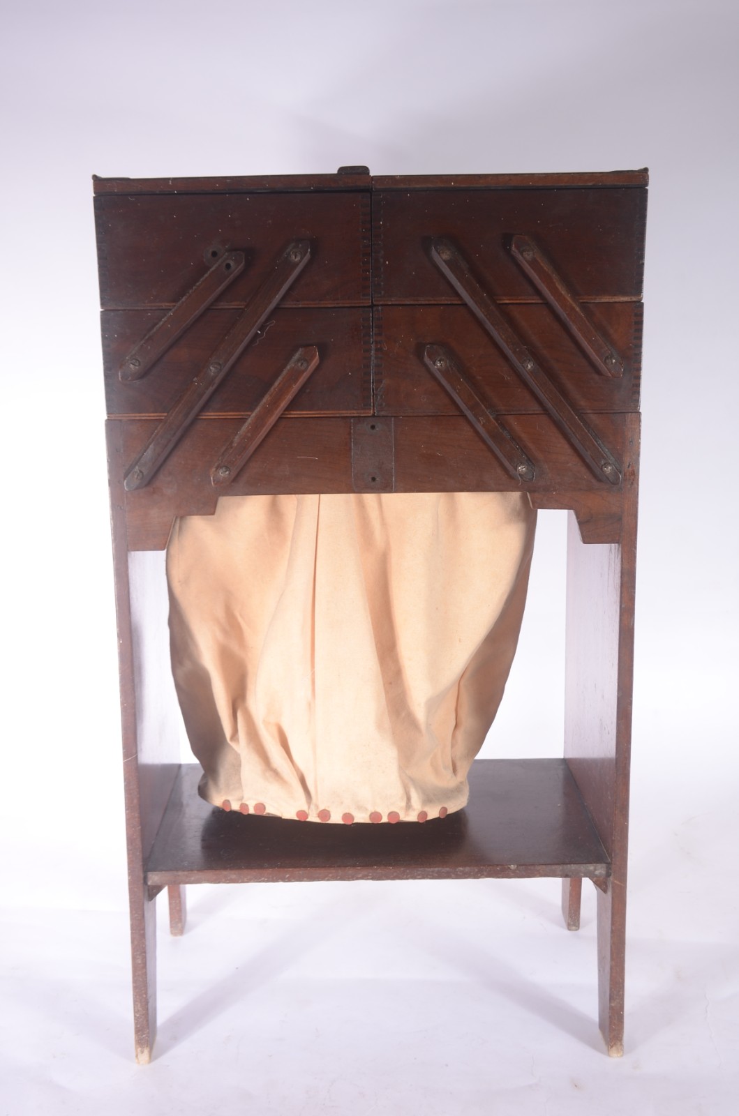 Mesa costureira de madeira nobre. - foto 3 de 3