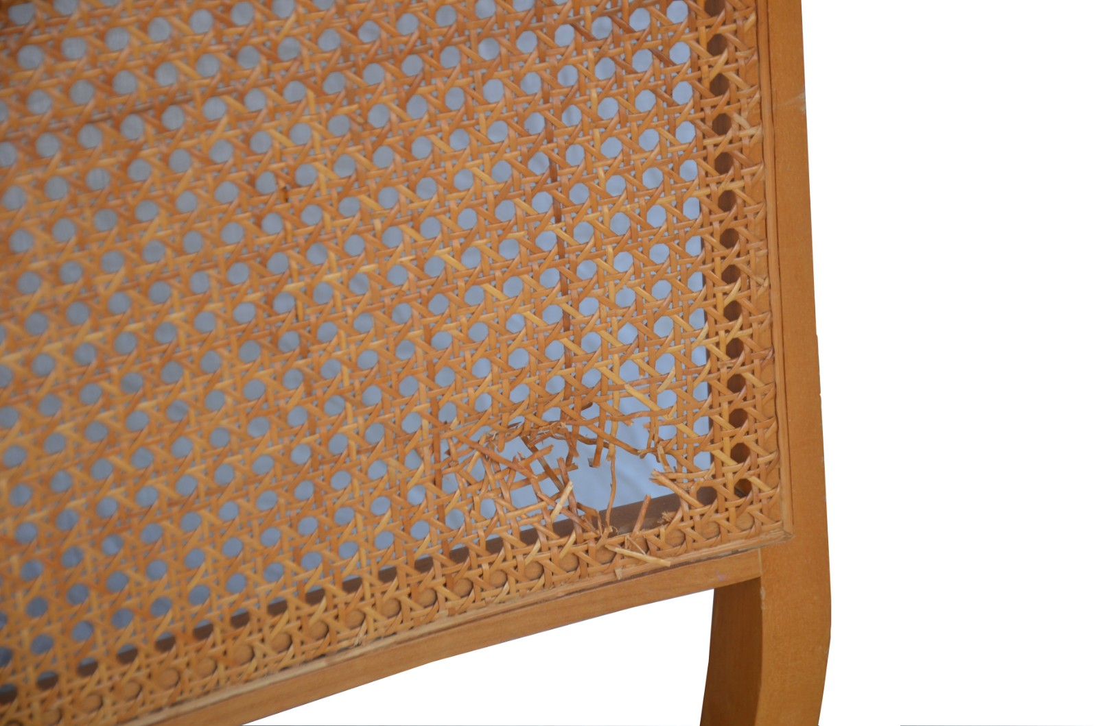 Mesa de jantar de madeira clara, design moderno. Acompanham 4... - foto 5 de 6