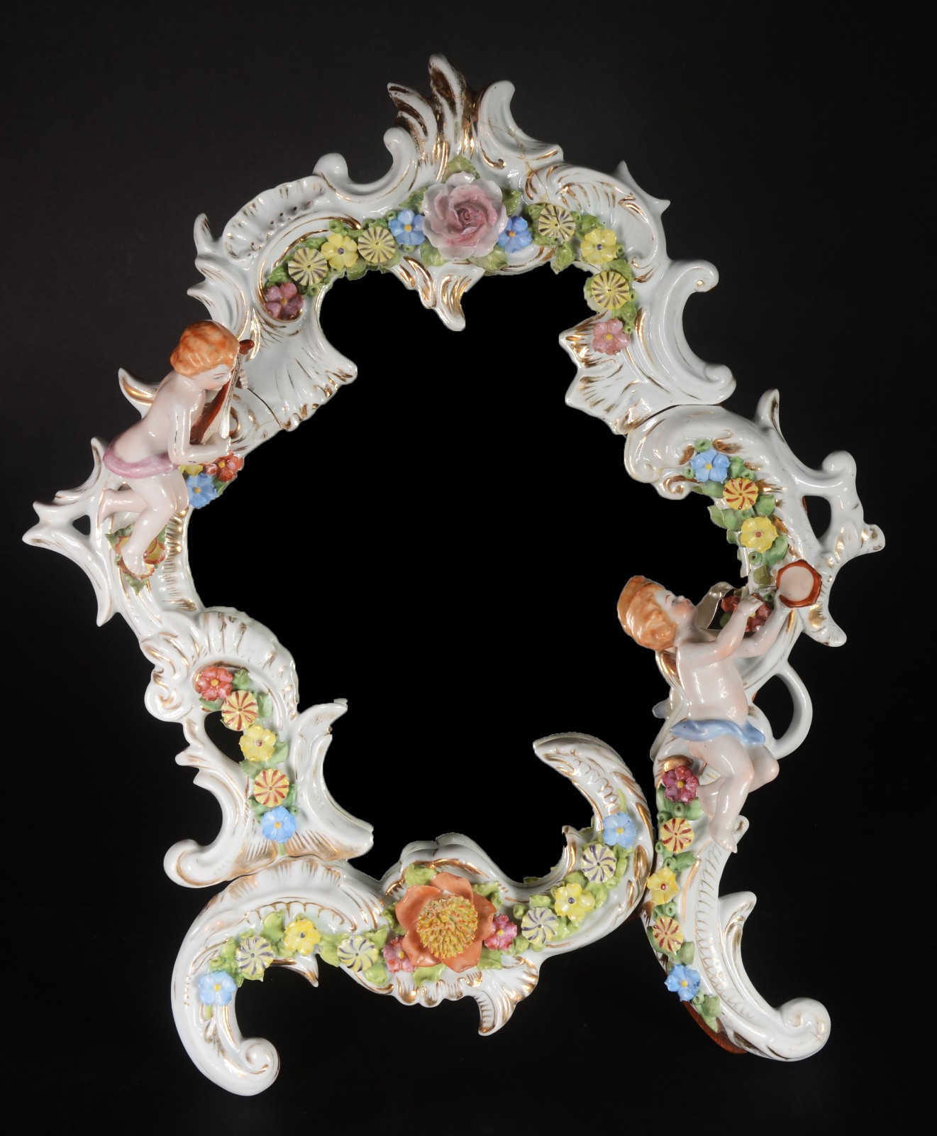 Espelho de mesa com moldura de porcelana decorada com figuras de... - foto 1 de 9