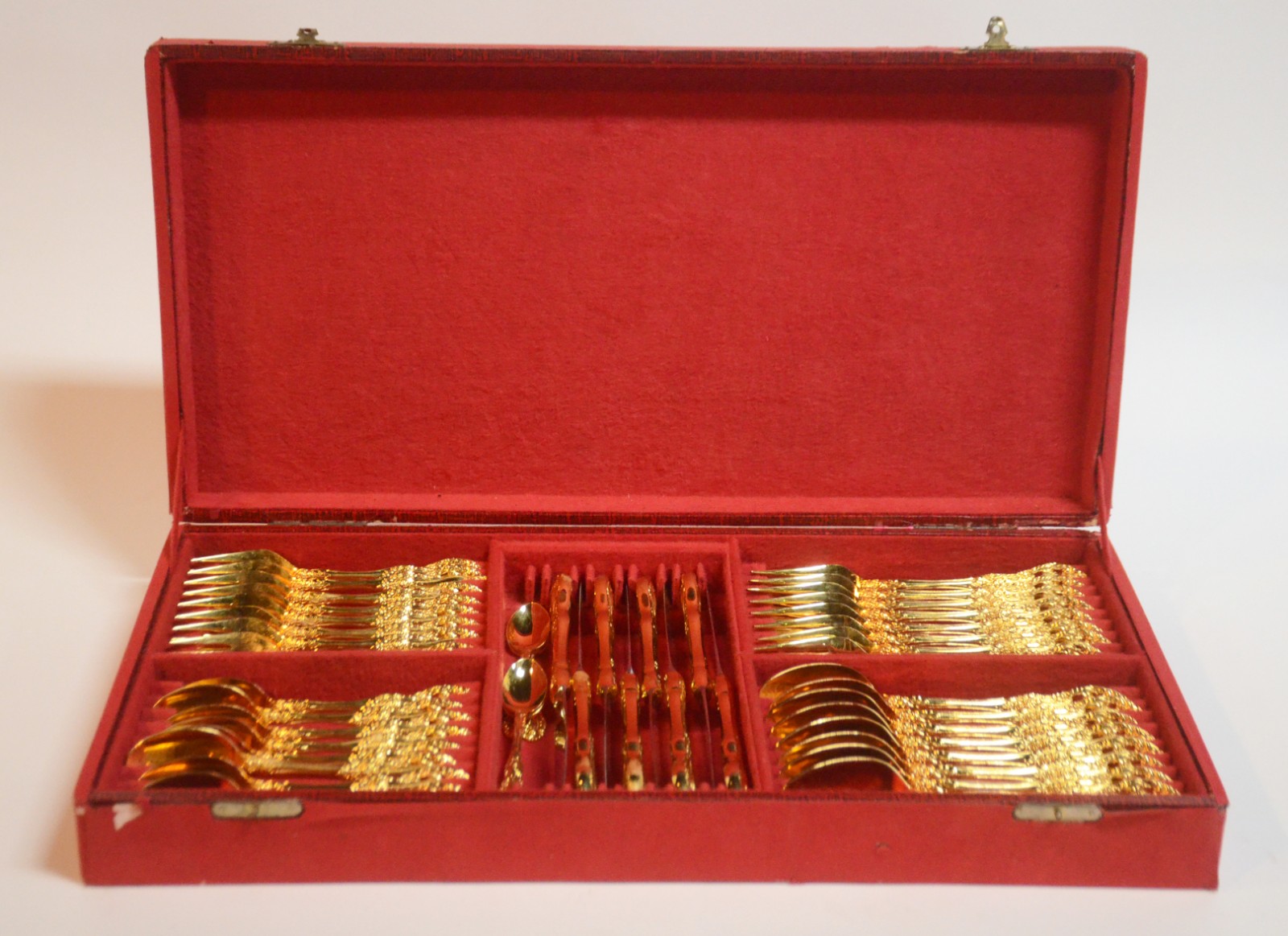 Faqueiro japones de metal dourado, composto de: 8 garfos, 8... - foto 1 de 6