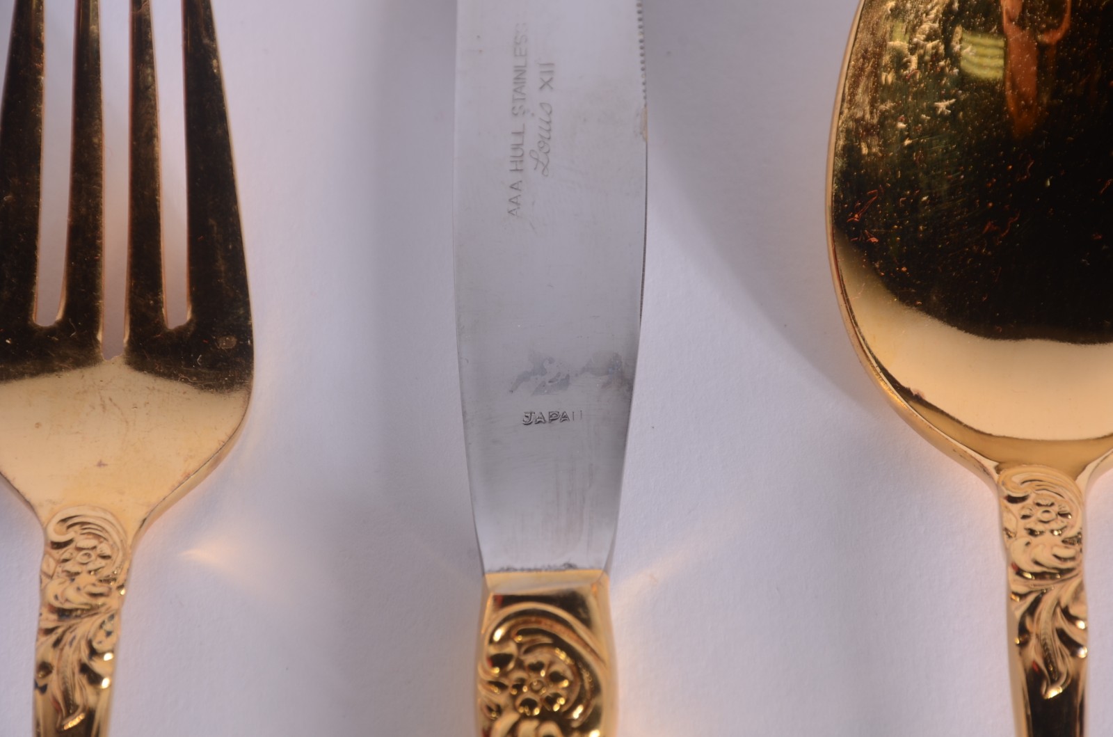 Faqueiro japones de metal dourado, composto de: 8 garfos, 8... - foto 4 de 6