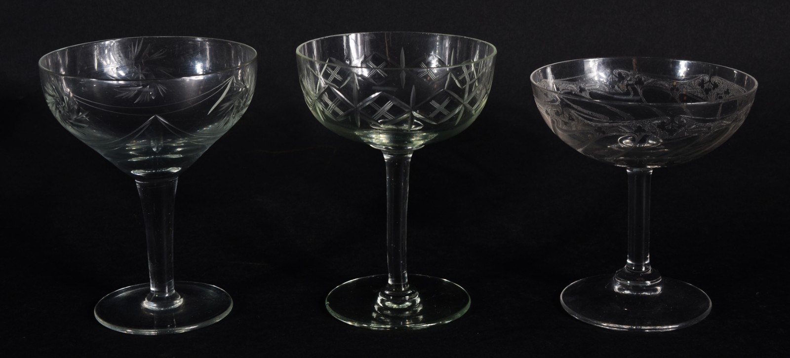 Doze taças em vidro/cristal para champagne, diversos modelos. - foto 2 de 7