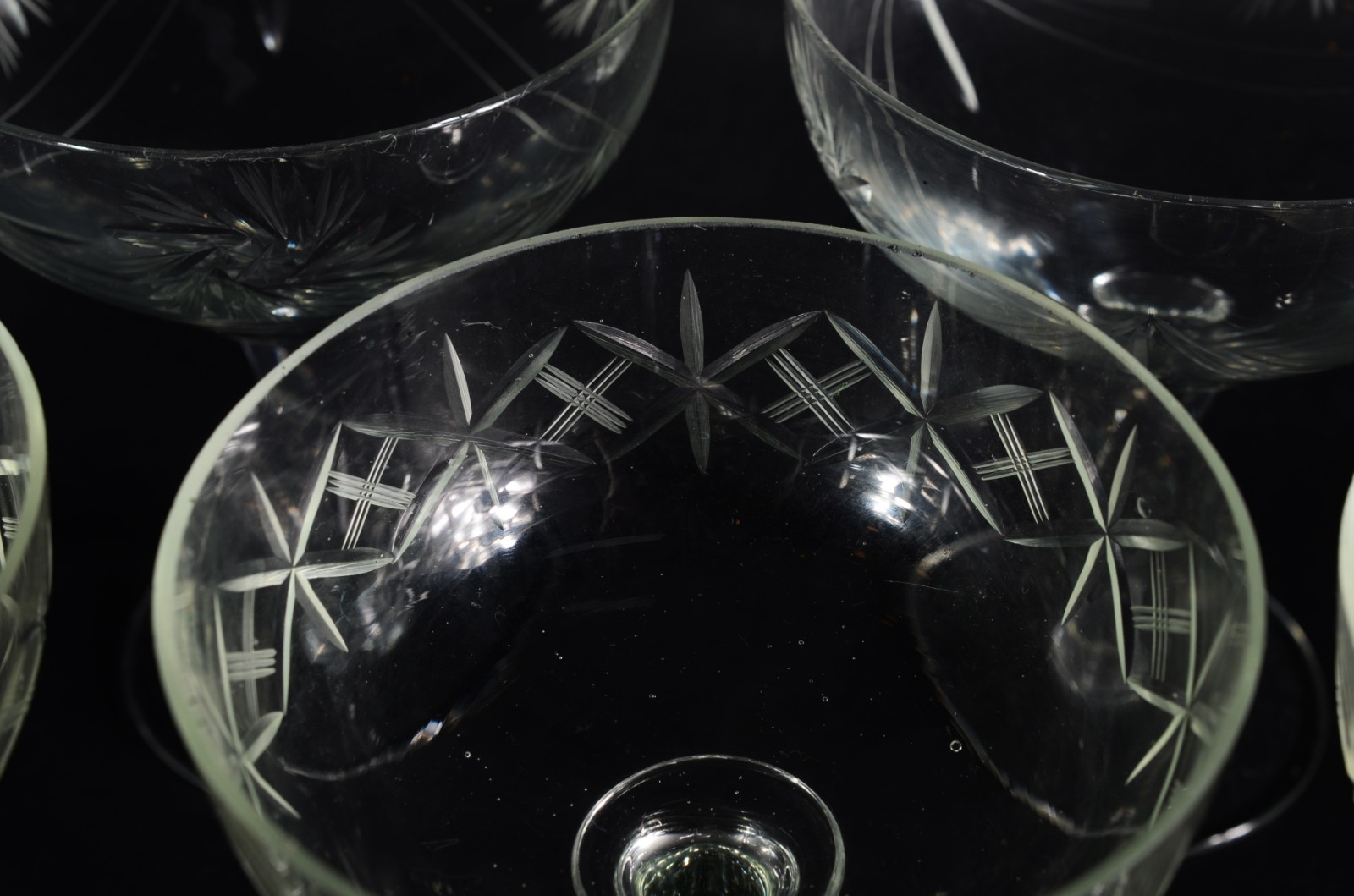 Doze taças em vidro/cristal para champagne, diversos modelos. - foto 4 de 7