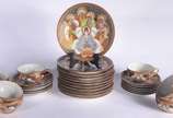 Serviço de chá de porcelana japonesa com figura... - Serviço de chá de porcelana japonesa com figuras em policromia e realces dourados, composto de: 11 xícaras de chá com pires e 11 pratos de sobre...